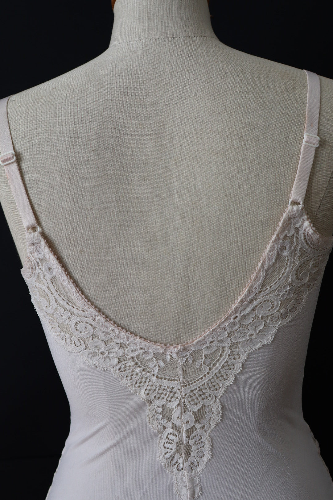 White body with lace details size s / m