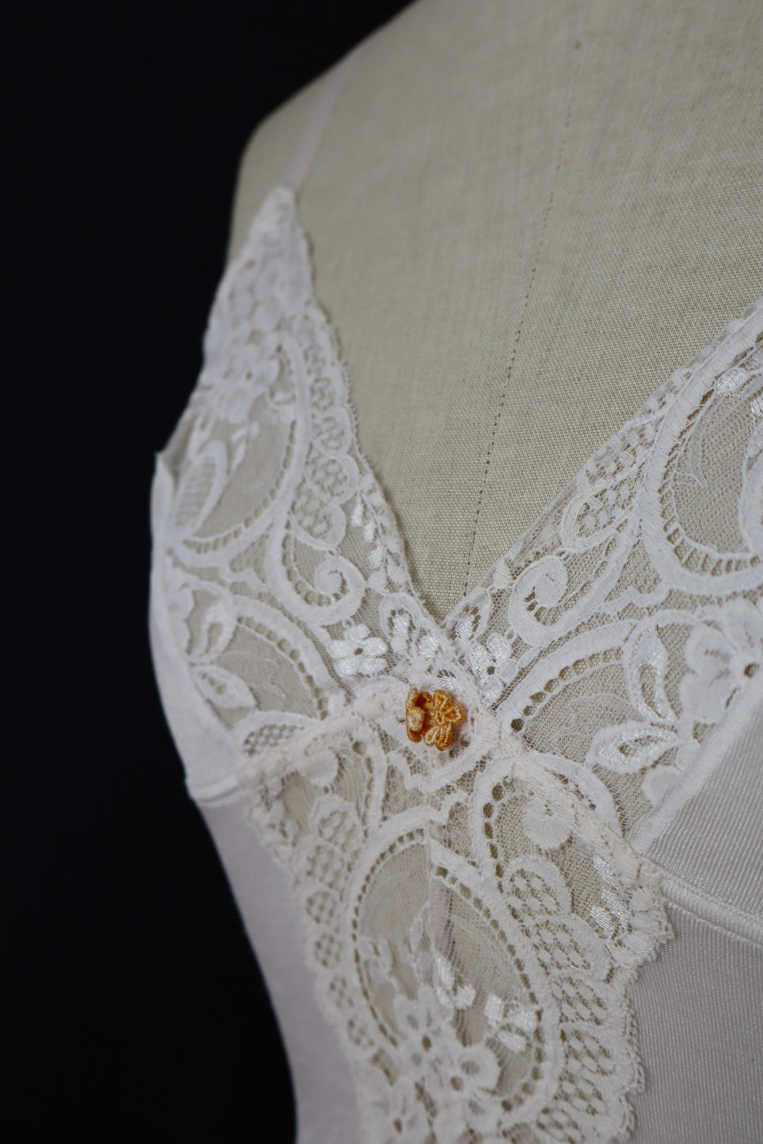White body with lace details size s / m