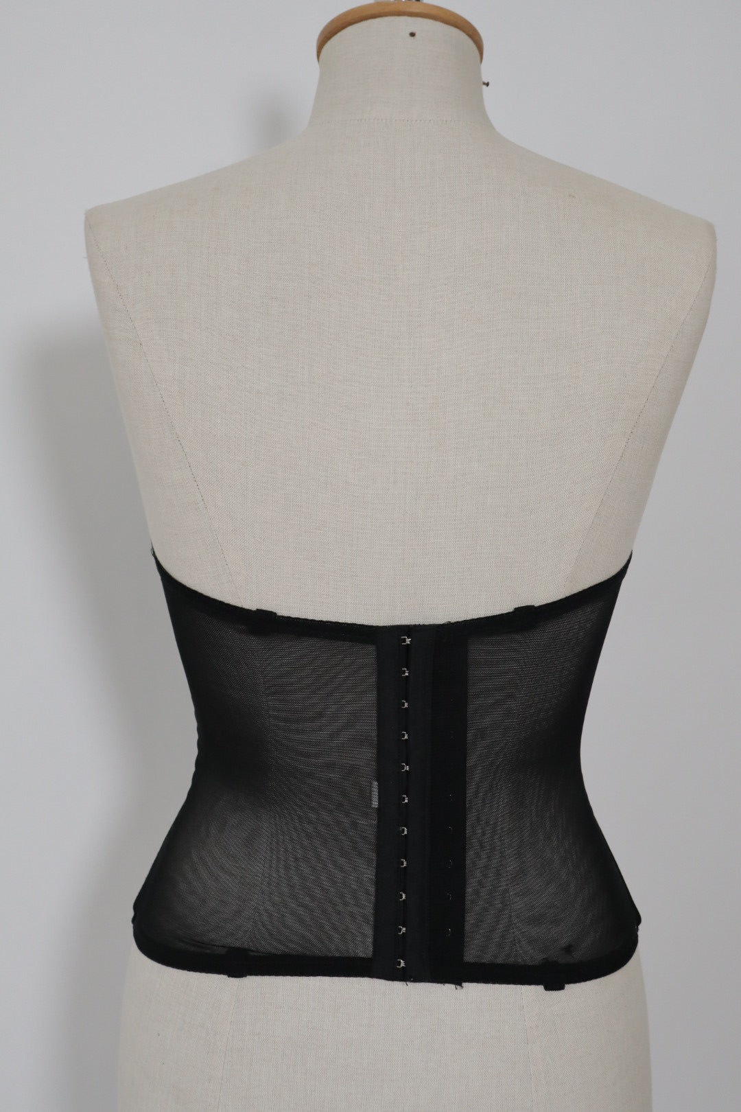 Black lace bustier with bow & rose detail size EU70B / FR85B / US32B