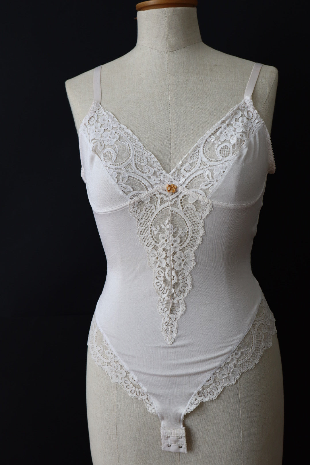 White body with lace details size s / m