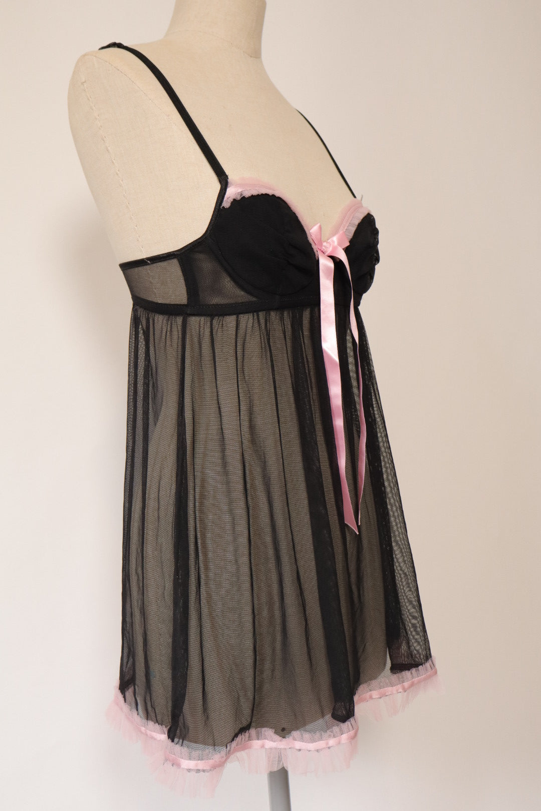 Y2K babydoll size M black with pink bow