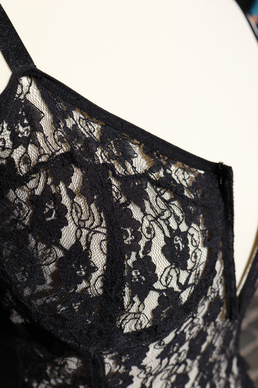 Black 1990’s lace bustier size XL