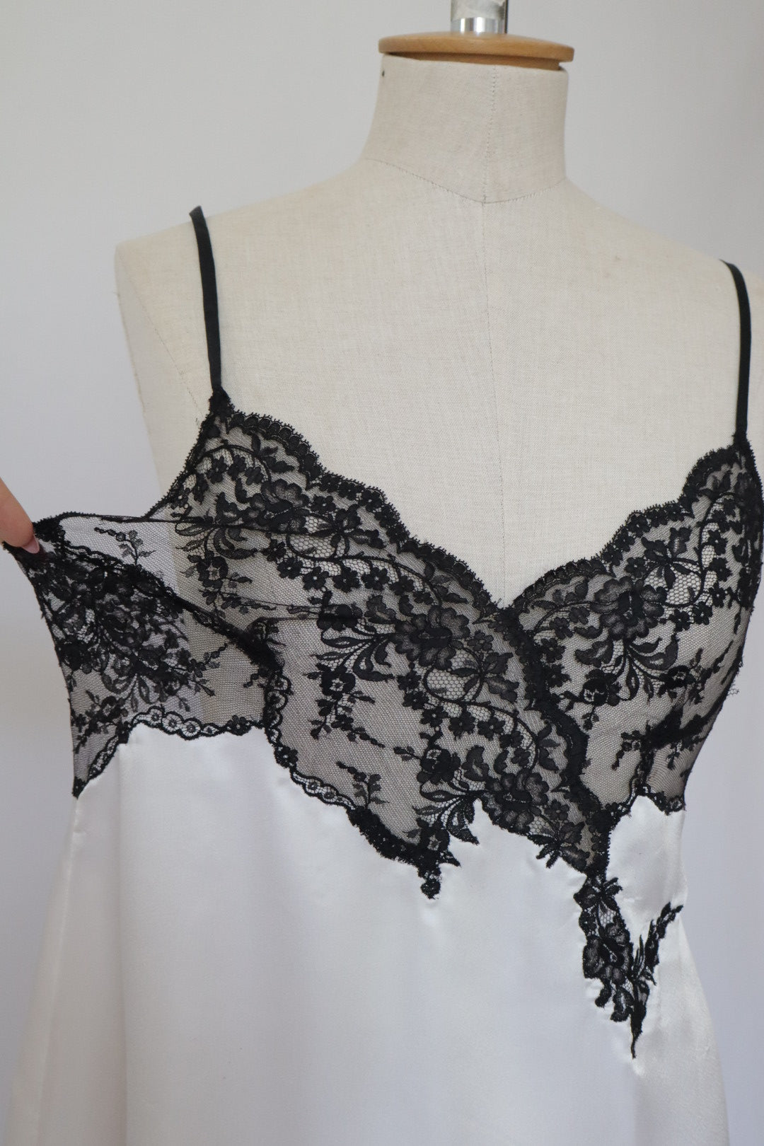 100% silk white slipdress with black lace details (dentelle de Calais) size M