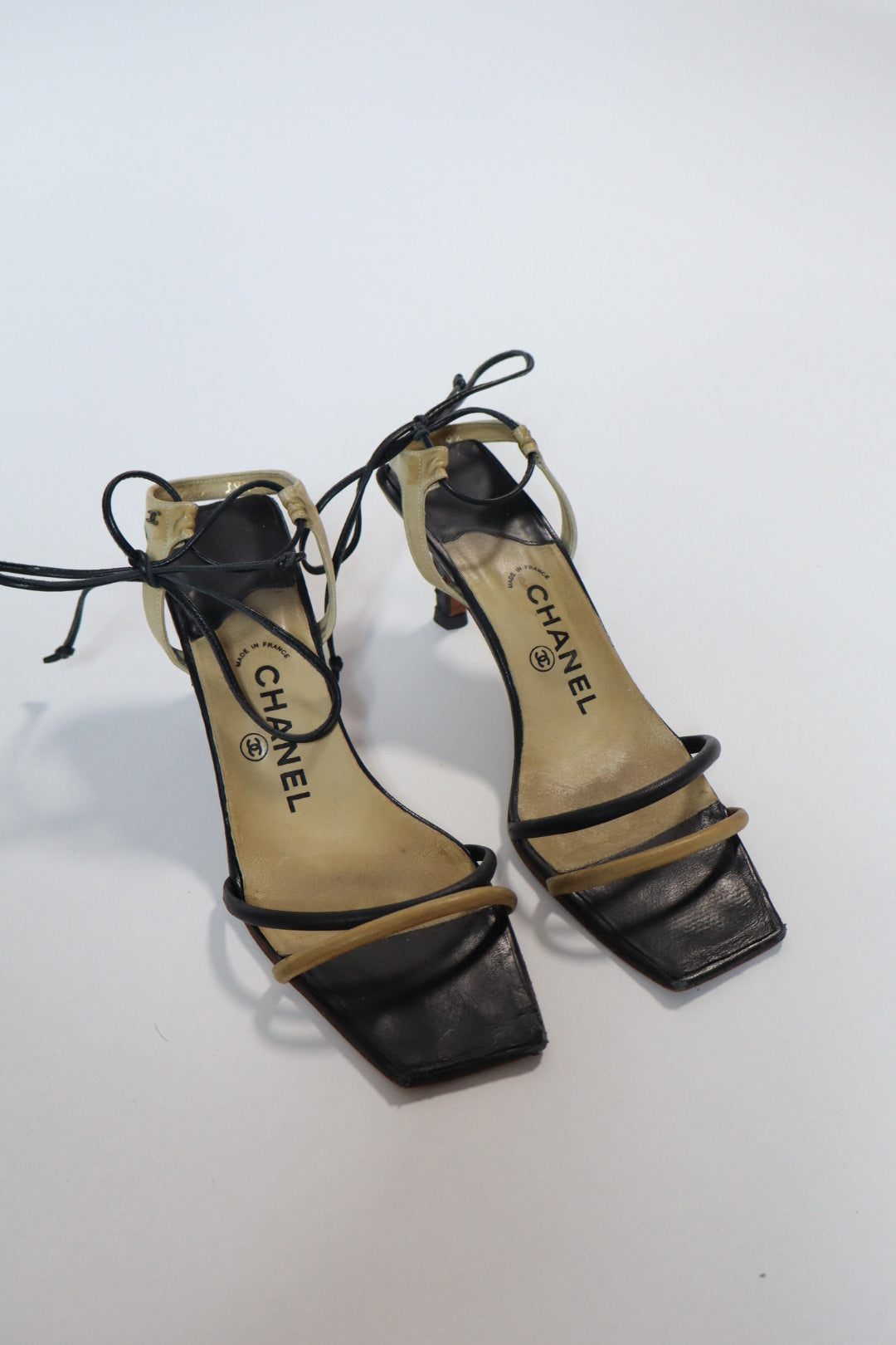 Chanel leather strappy heels black&crème, cc logo on the sides - size 39.5 (us 8.5)