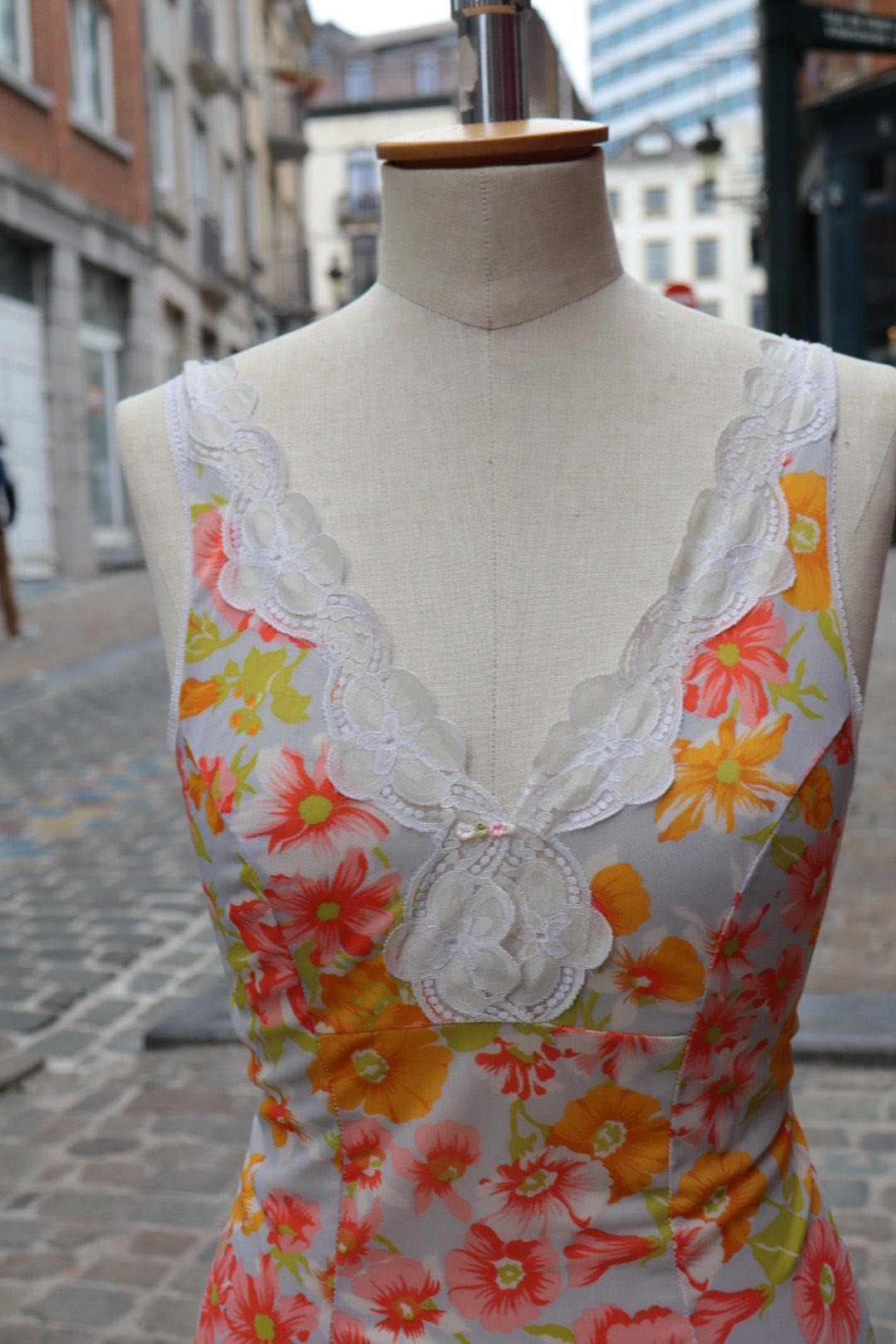 Floral 1970’s slipdress size M with lace details