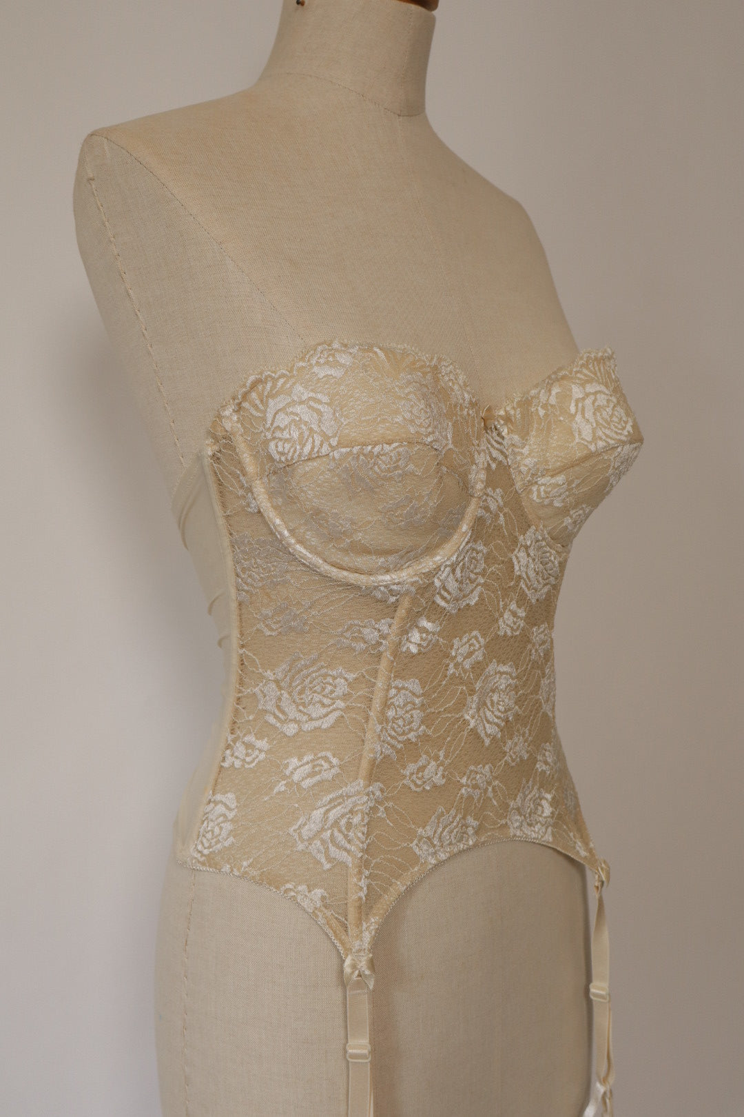 Crème lace bustier size L - C cup