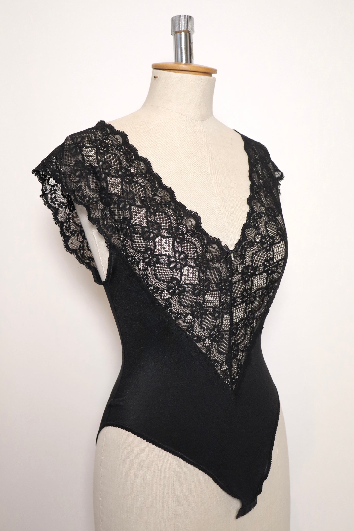 Black body with lace décolletée size medium