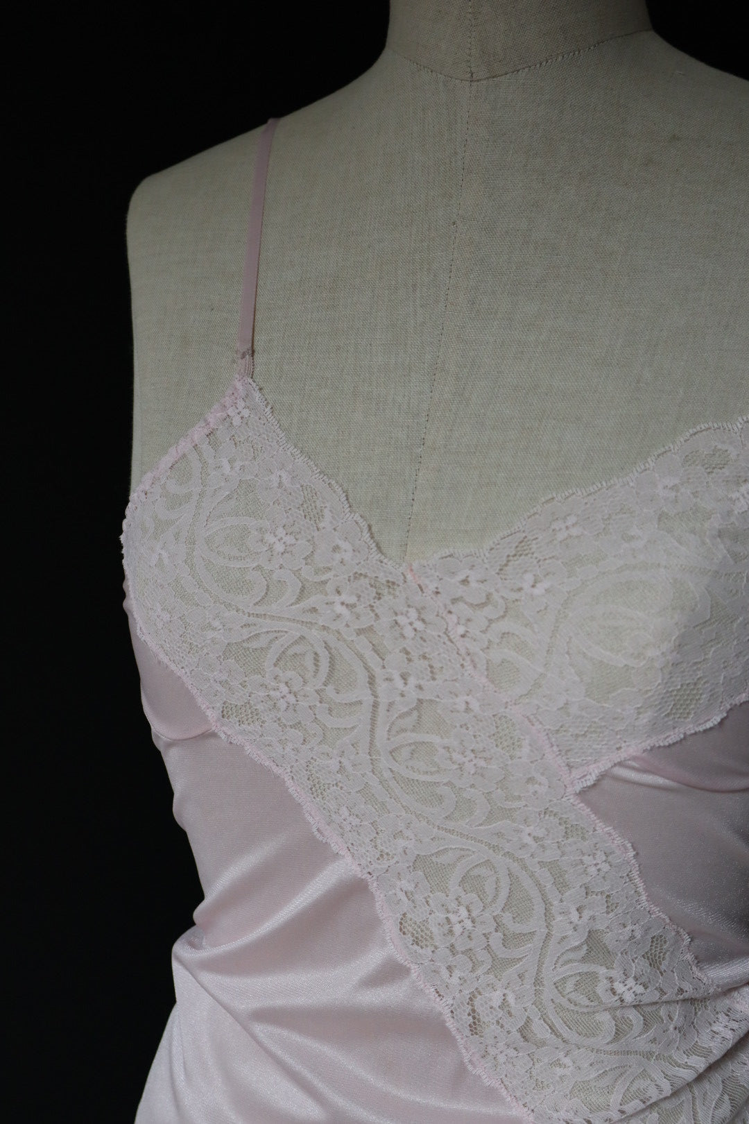 Soft pink lace body size M