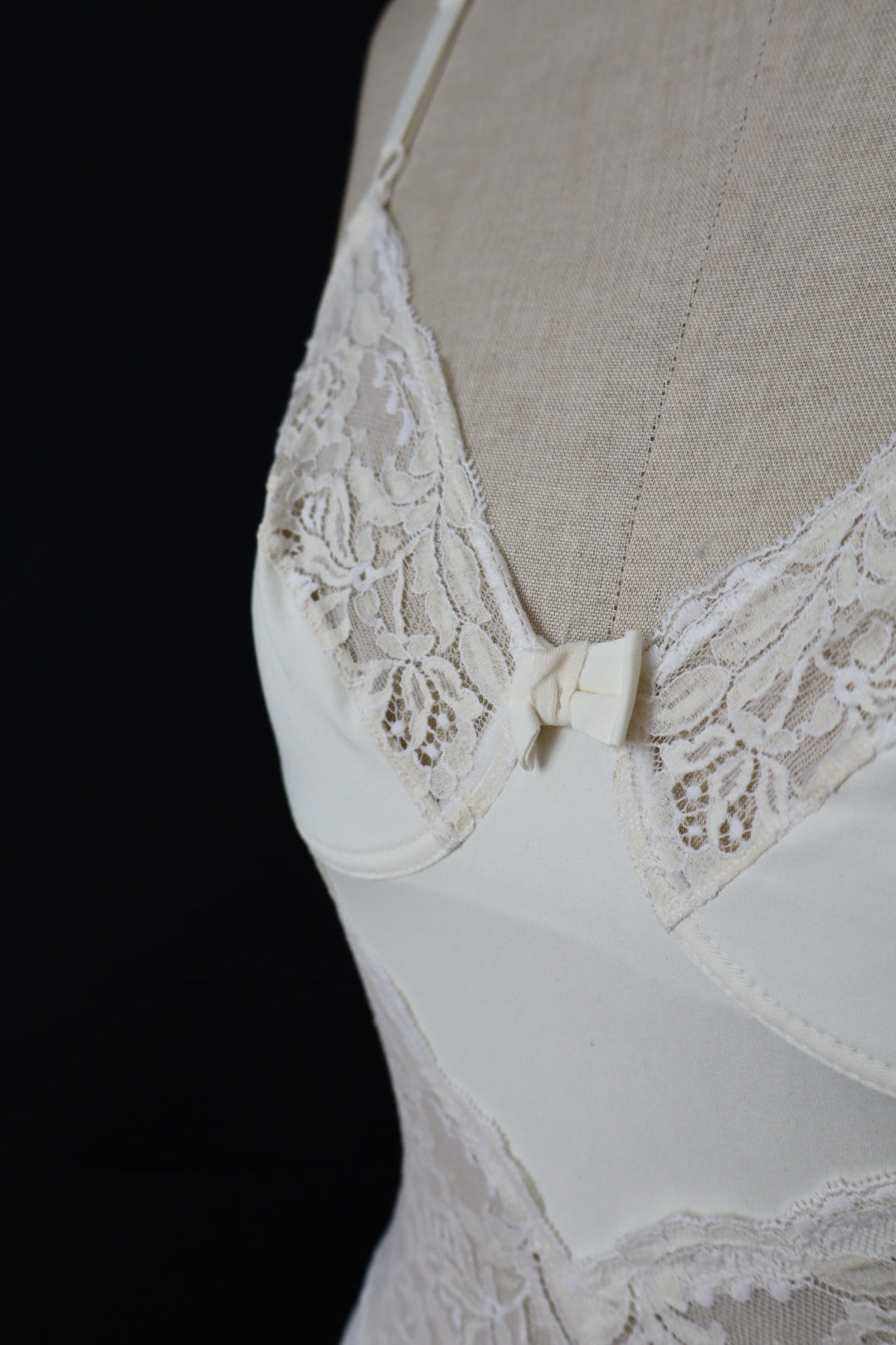 White vintage lace body size small (A cup)