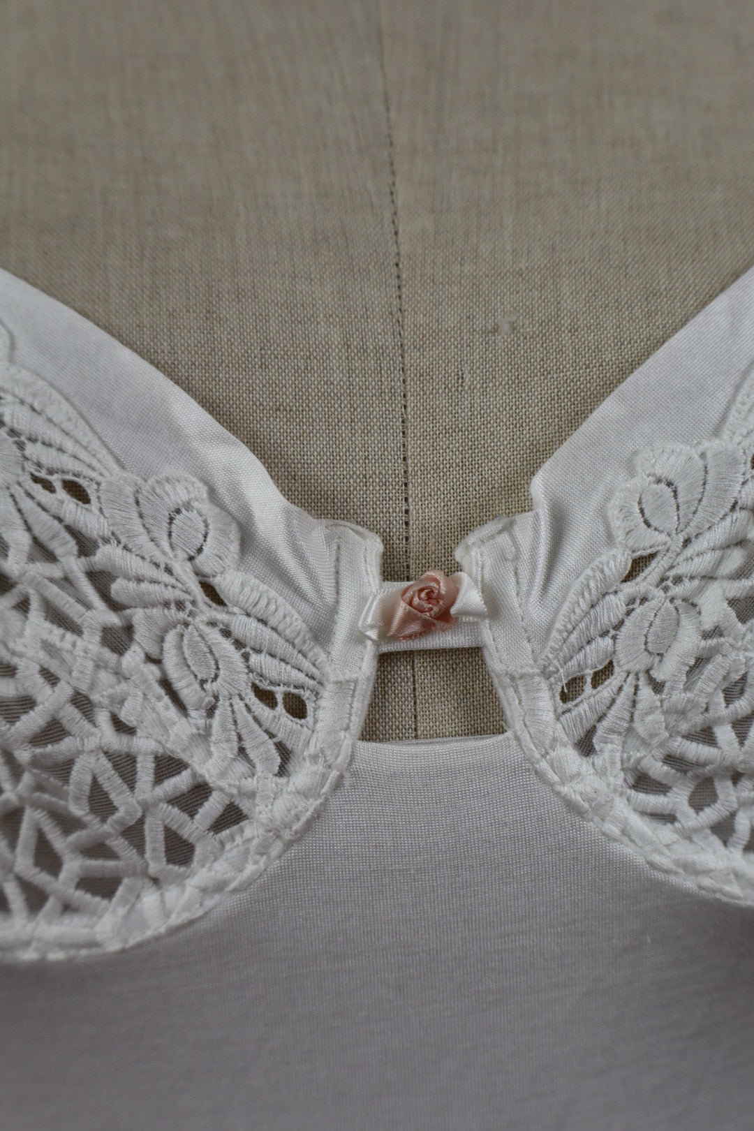 White body with lace cups by the French lingerie brand Rosy size us32b / eu70b / fr85b