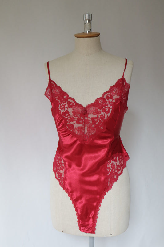 Red satin 1980’s body with lace details size Large