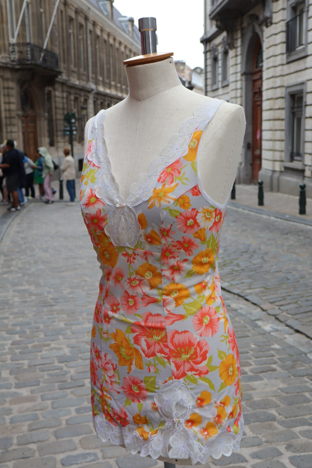 Floral 1970’s slipdress size M with lace details