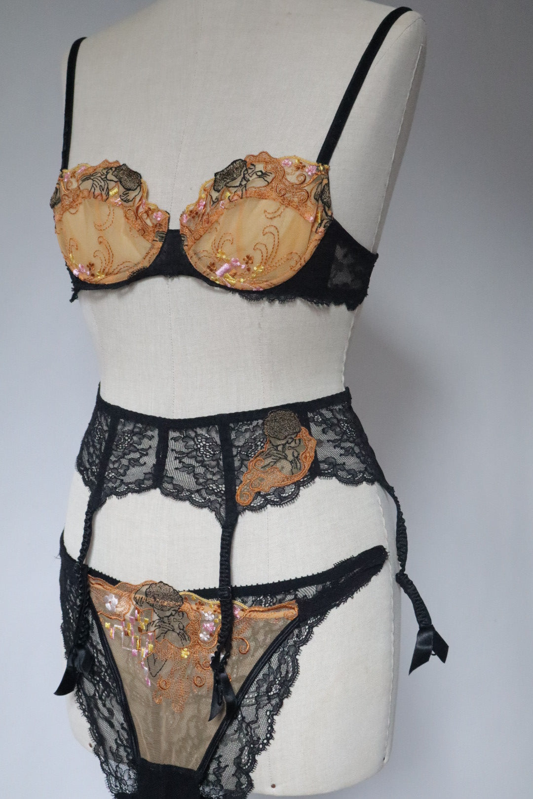 Gustav Klimt ‘The Kiss’ full lingerie set by Lise Charmel size S - eu70b / fr85b/ us32b