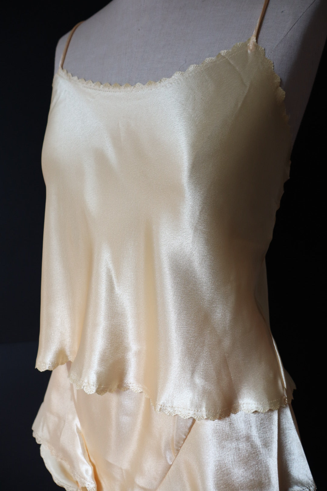 Butter yellow 1980’s pyjama’s set size M