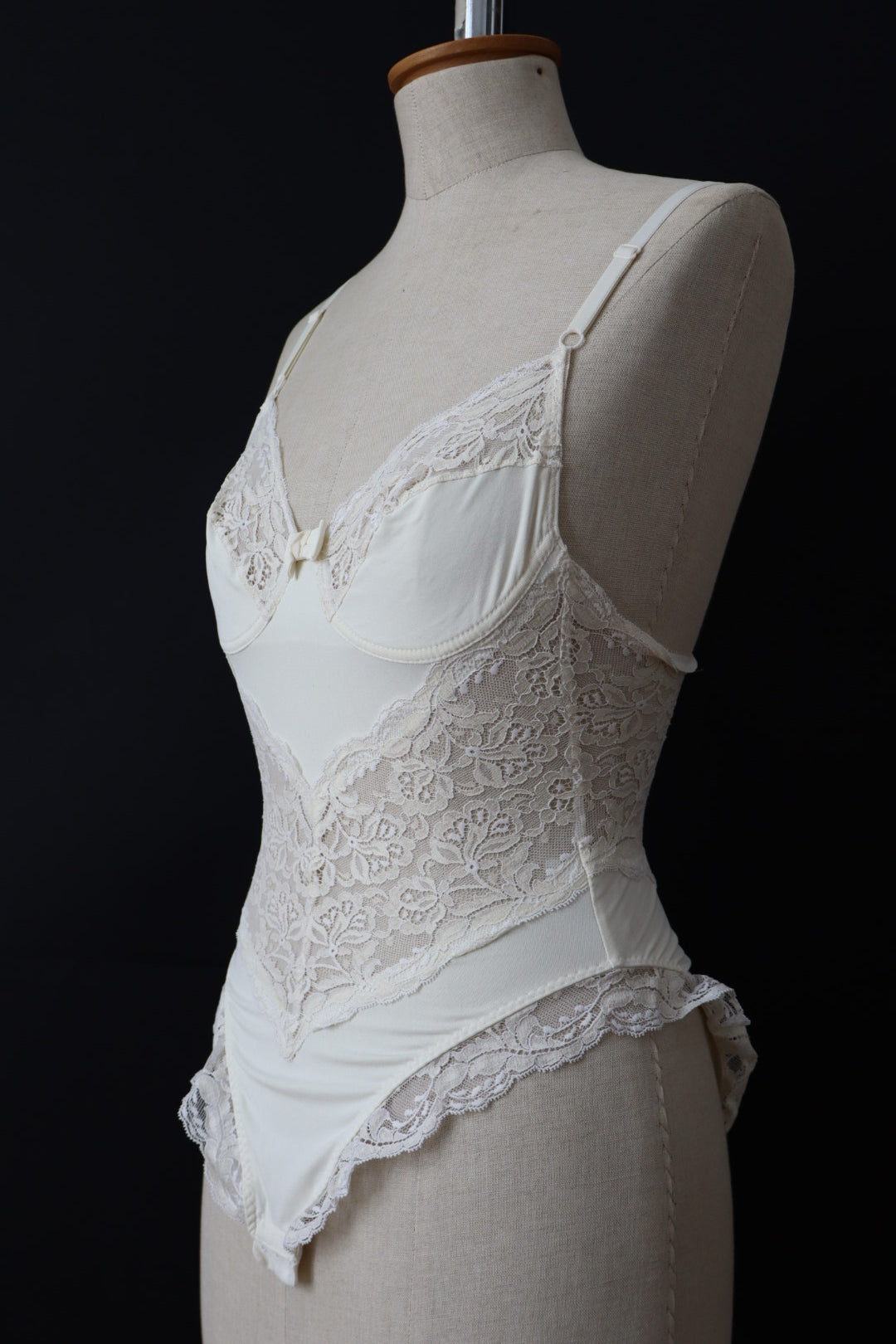 White vintage lace body size small (A cup)