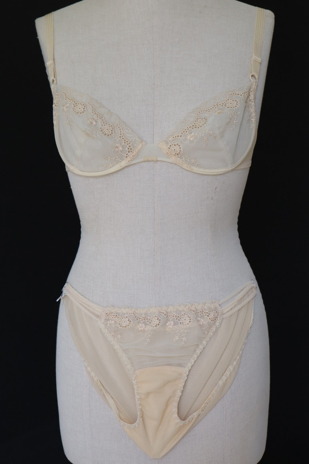 Christian Dior lace lingerie set size S (eu70B - fr85B - us32B)