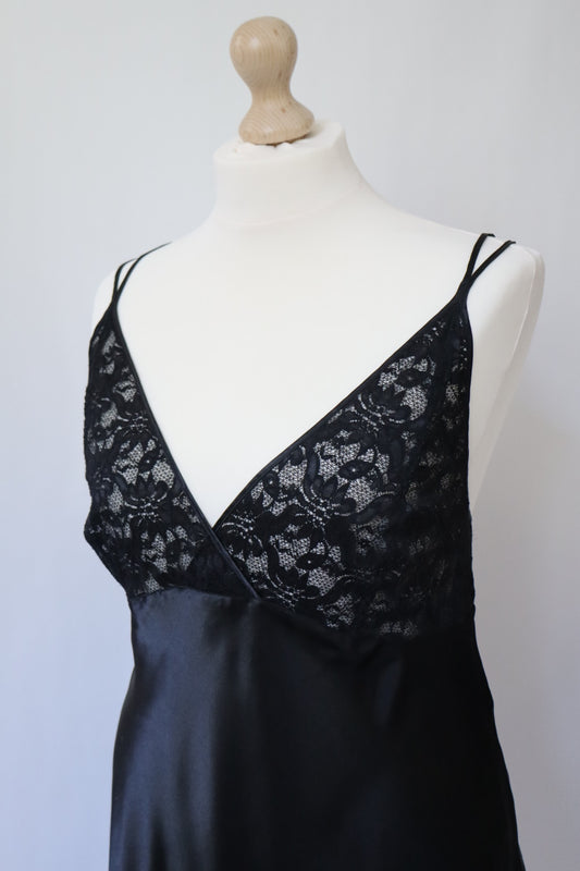 Black 1990’s slipdress with lace details and crossed straps in the back size XXXL