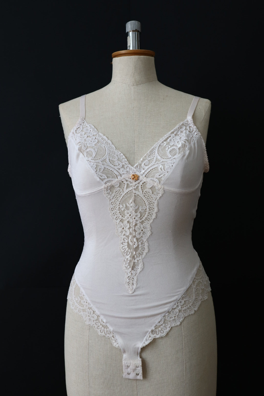White body with lace details size s / m