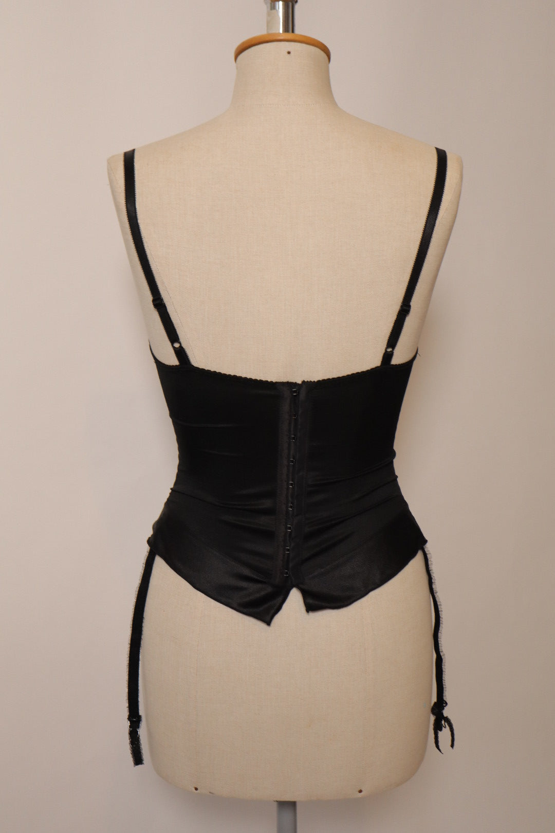 Black bustier with pink lace details size eu75b / fr90b / us34b