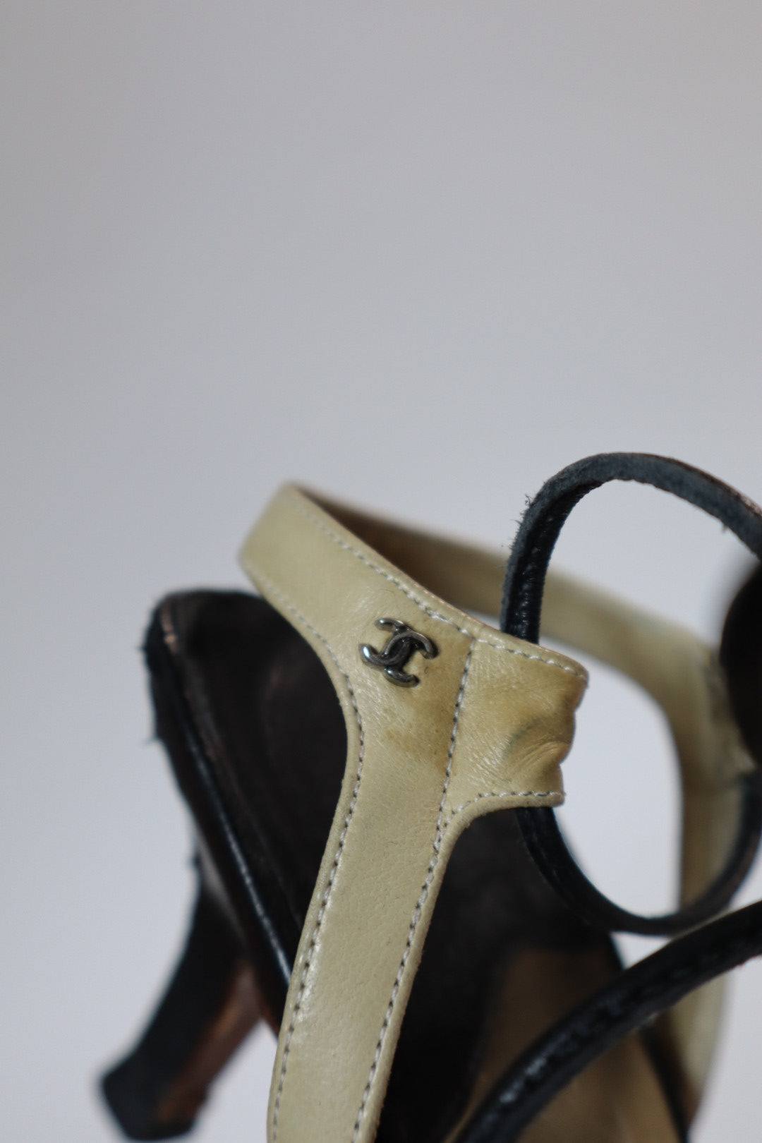 Chanel leather strappy heels black&crème, cc logo on the sides - size 39.5 (us 8.5)