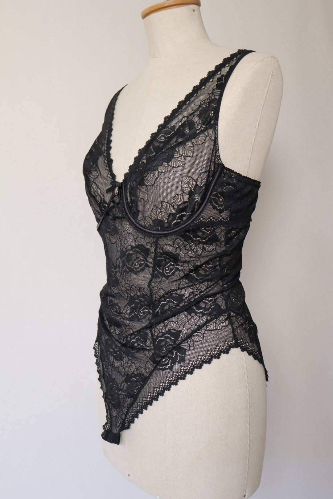 Black lace body size EU100C / FR115C / US44C