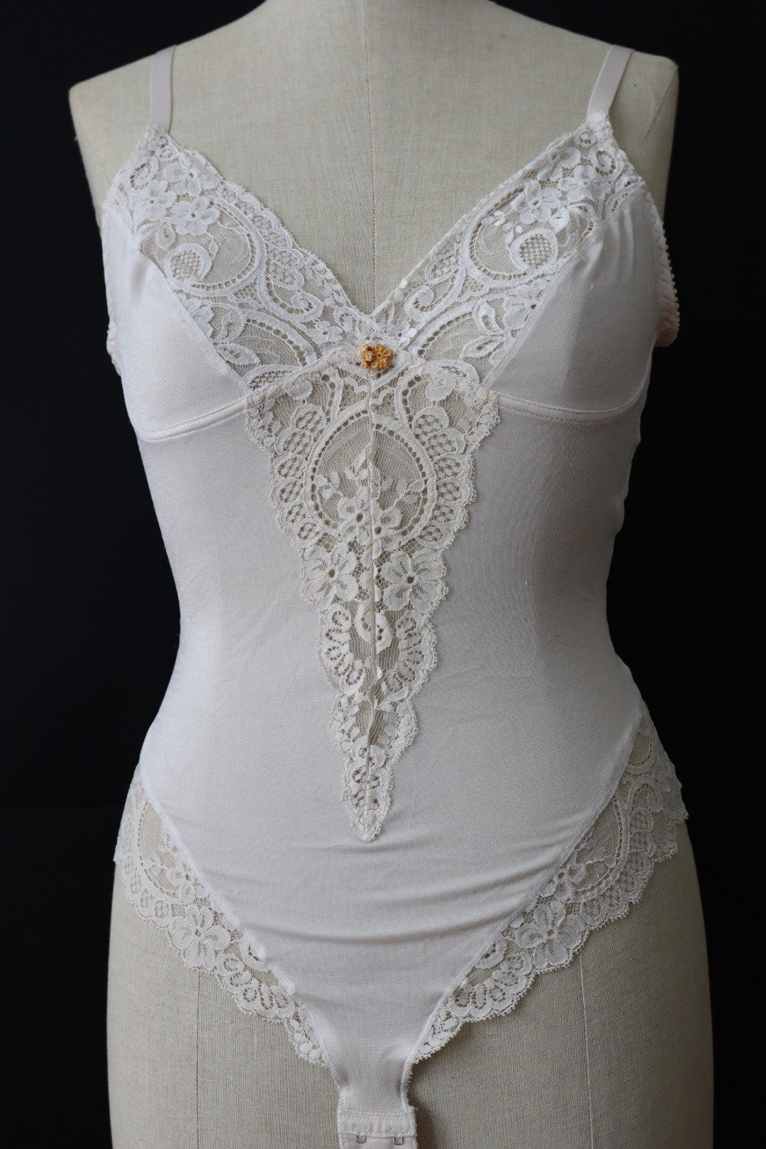 White body with lace details size s / m