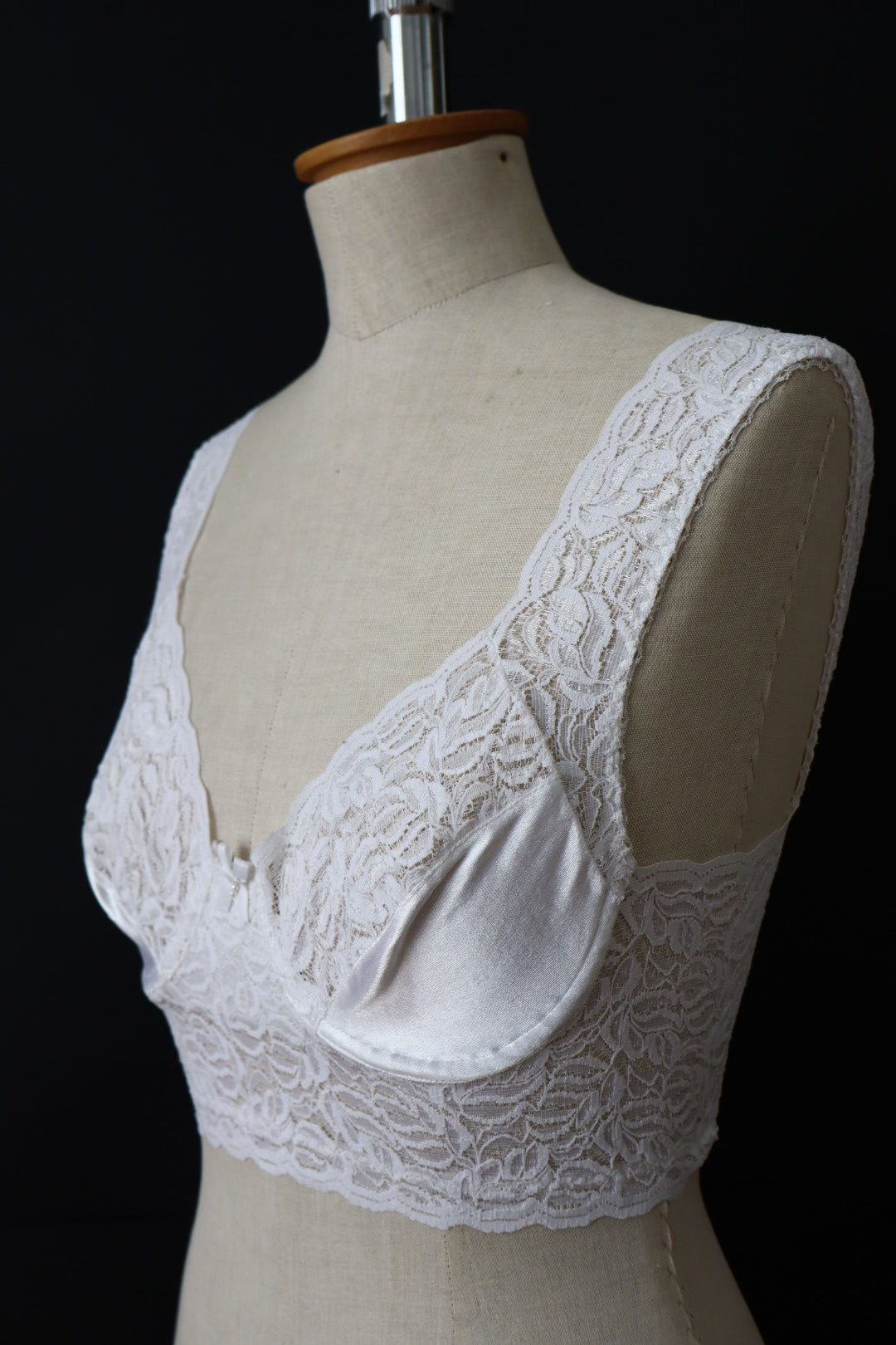 White lace bralette size FR90B /EU75B / 34B Made in Spain