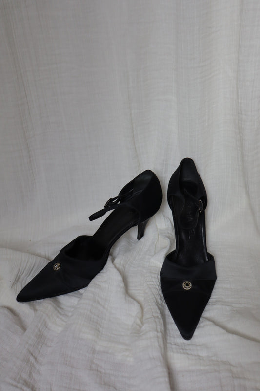 Black Chanel heels with pearl detail size 38.5 (us 8)