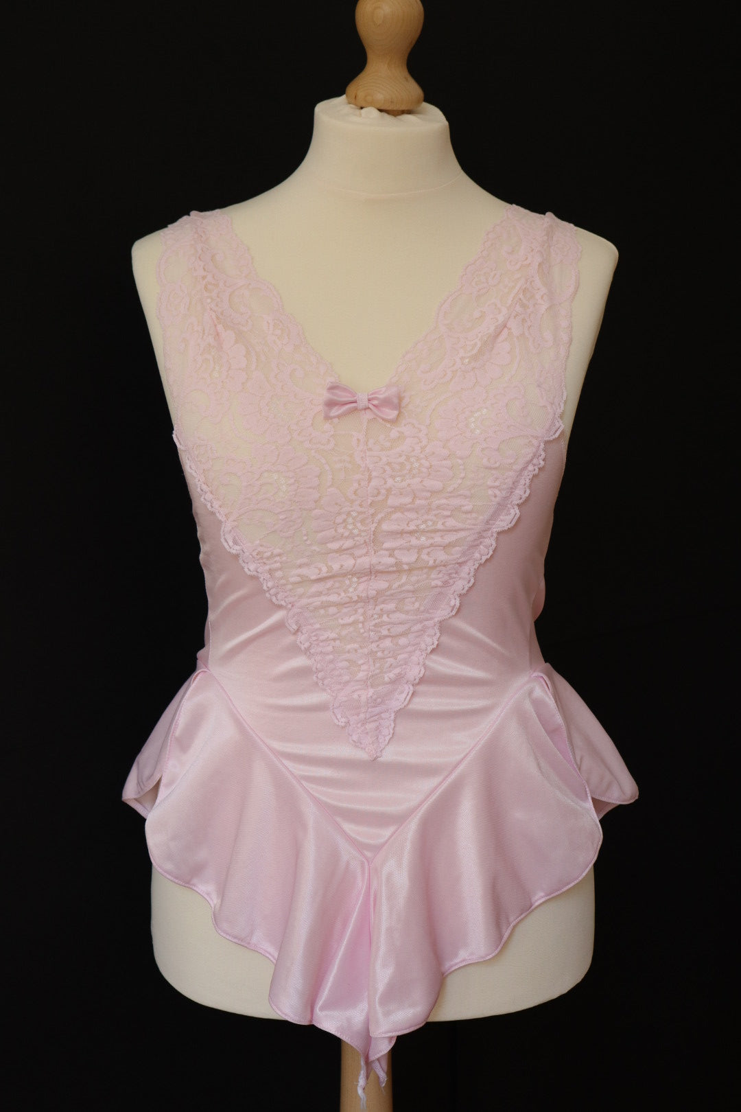 1980’s pink body ballet style with lace details size L - XL
