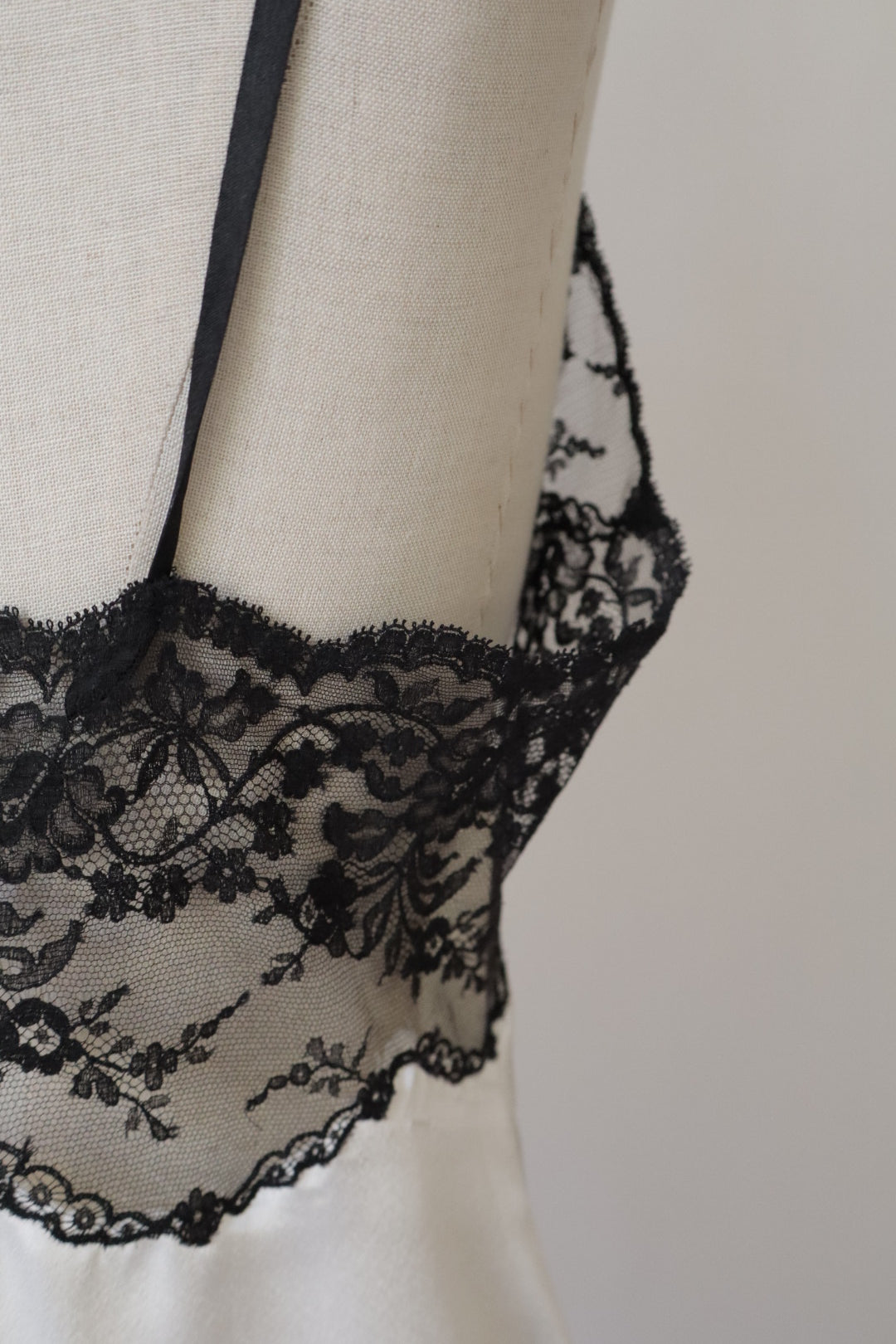 100% silk white slipdress with black lace details (dentelle de Calais) size M