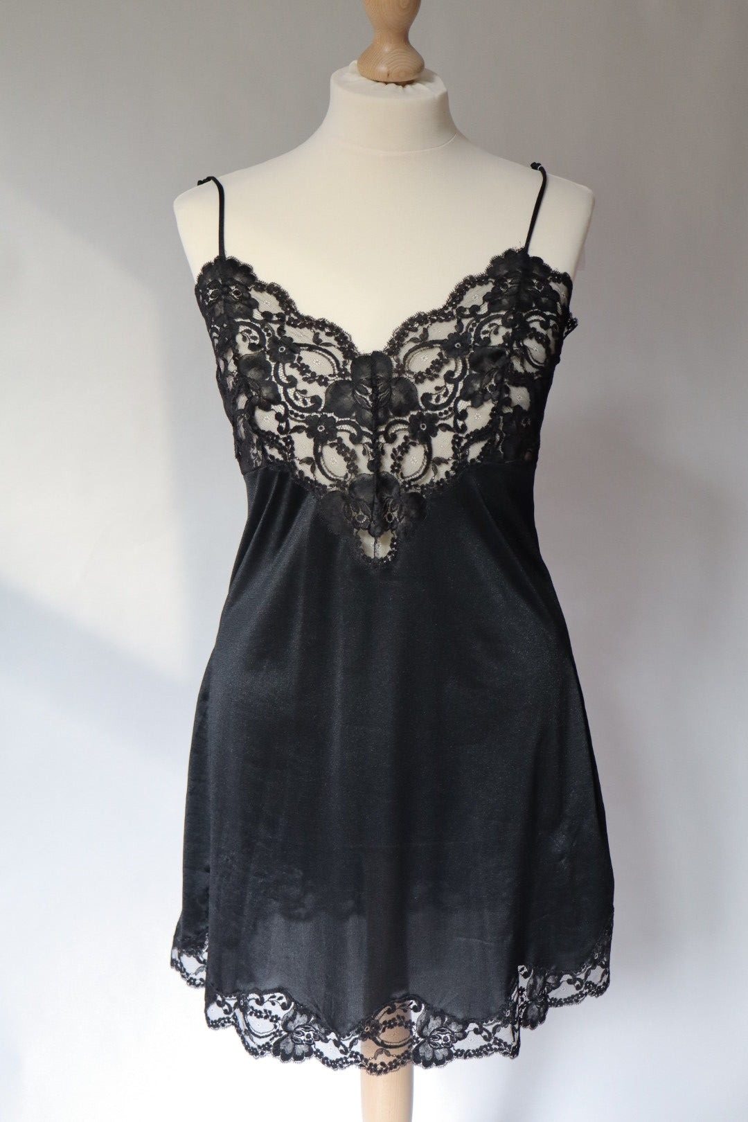 1980’s black slipdress with lace- size XL