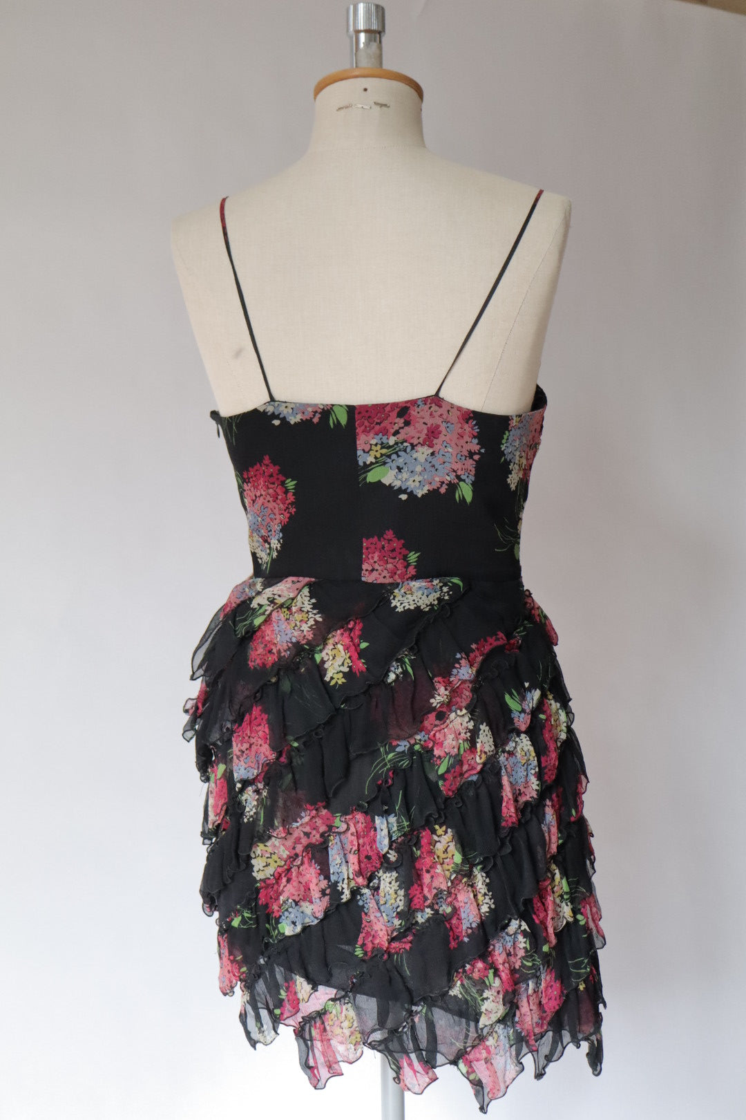 100% silk dress with flower print and ruffles. Size M