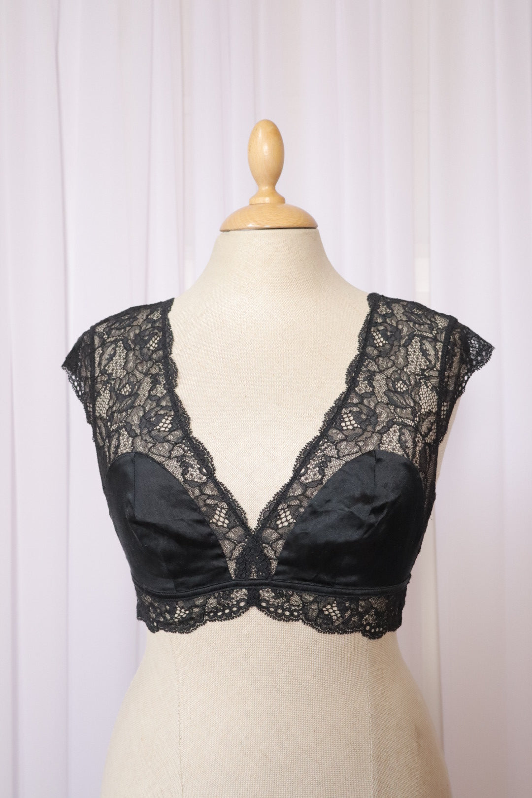 Black lace bralette with open back - size M