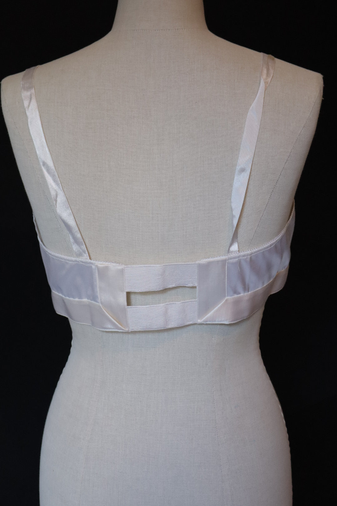 1950’s satin bullet bra size XL