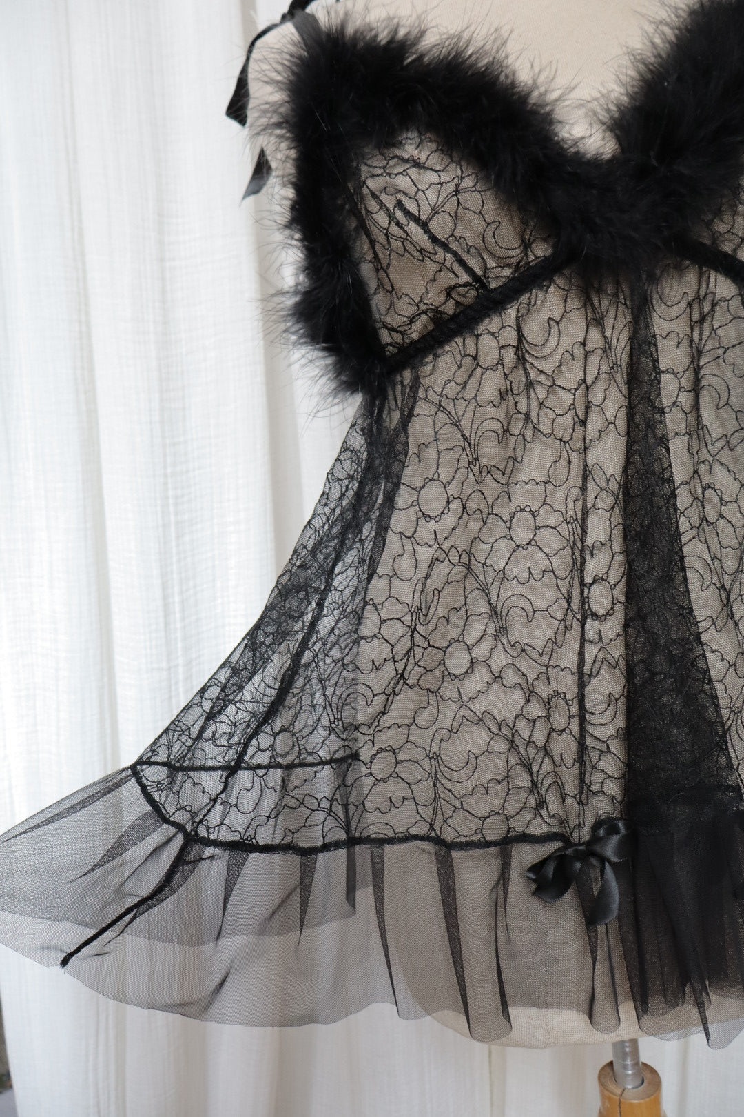 Lace & feather trim set: slipdress & dressing robe, size M (Made in France)