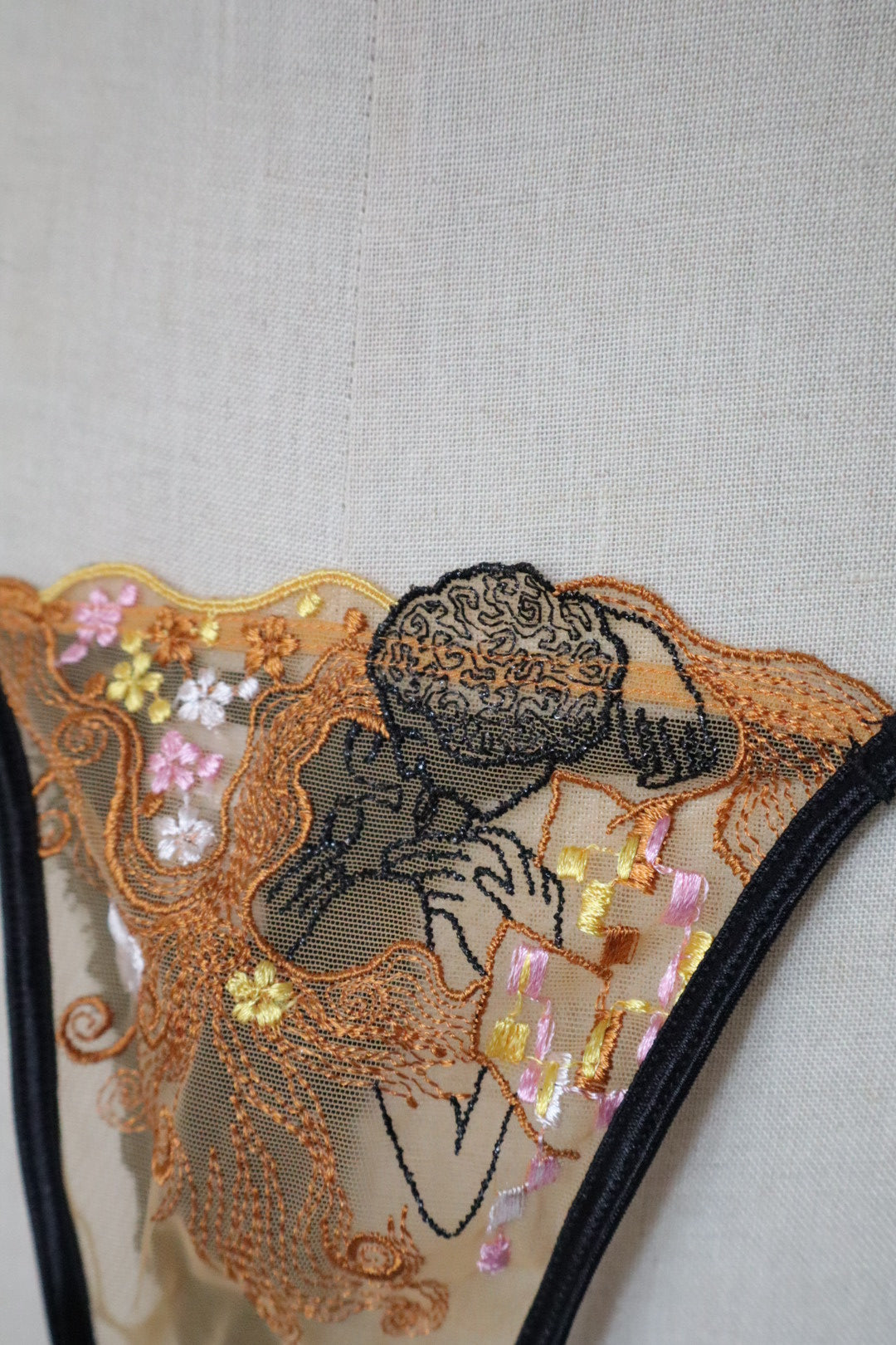 Lingerie set inspired by Gustav Klimt ‘The Kiss’ by French lingerie brand Lise Charmel - size EU70B / FR85B/ US32B