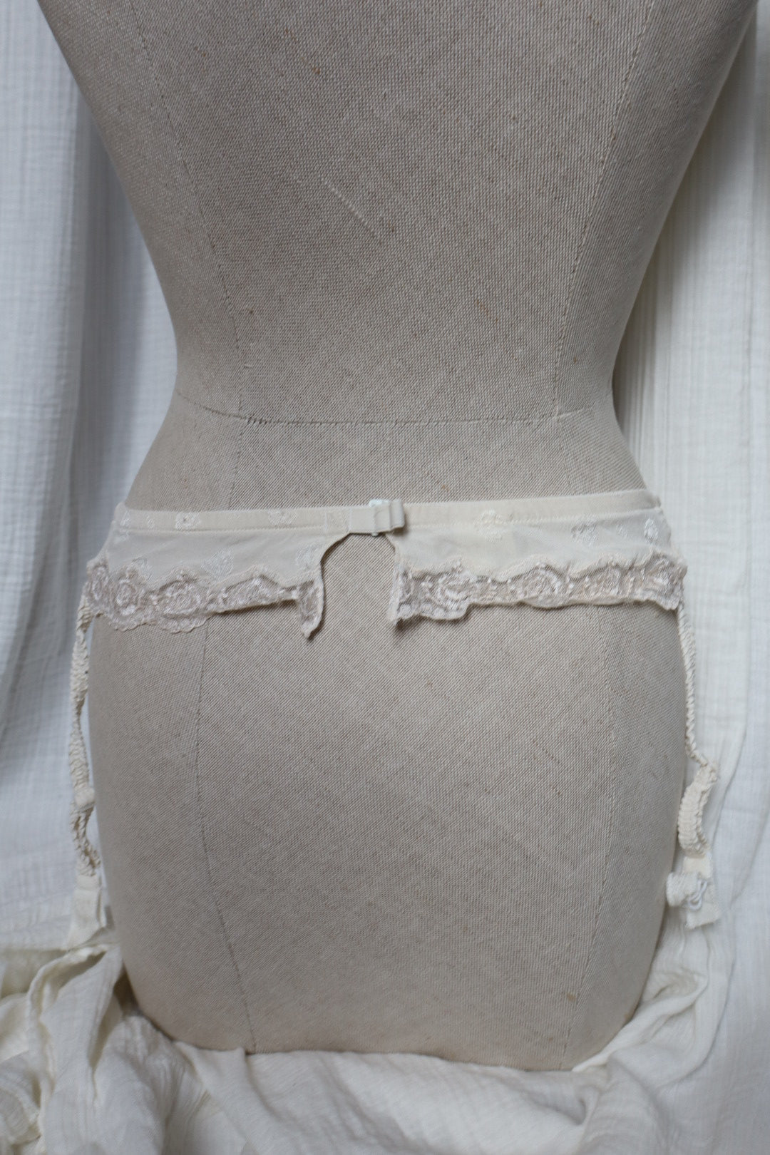 Christian Dior 100% silk jartelles size M
