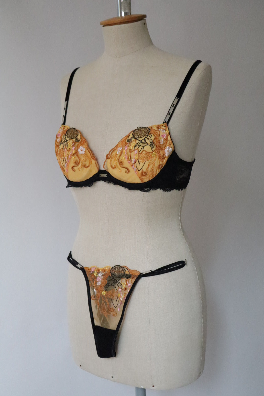Lingerie set inspired by Gustav Klimt ‘The Kiss’ by French lingerie brand Lise Charmel - size EU70B / FR85B/ US32B
