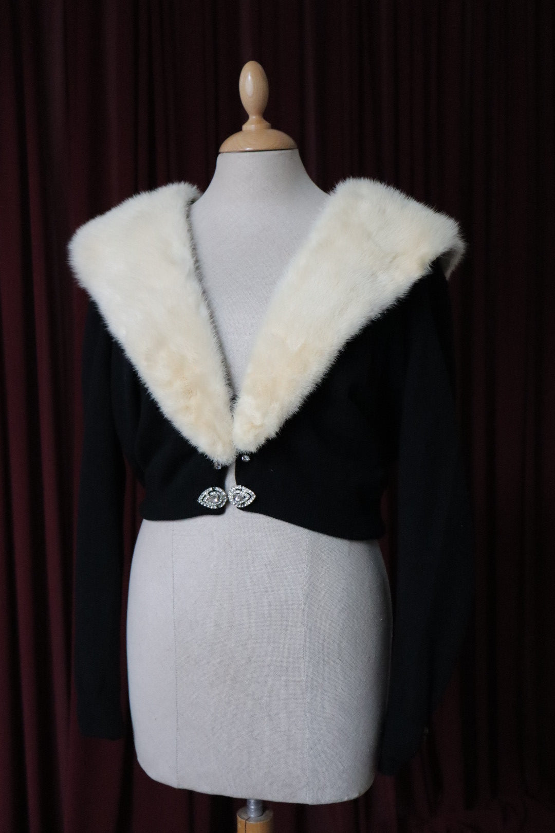 Vintage 1950’s cardigan with mink fur collar - size S to L