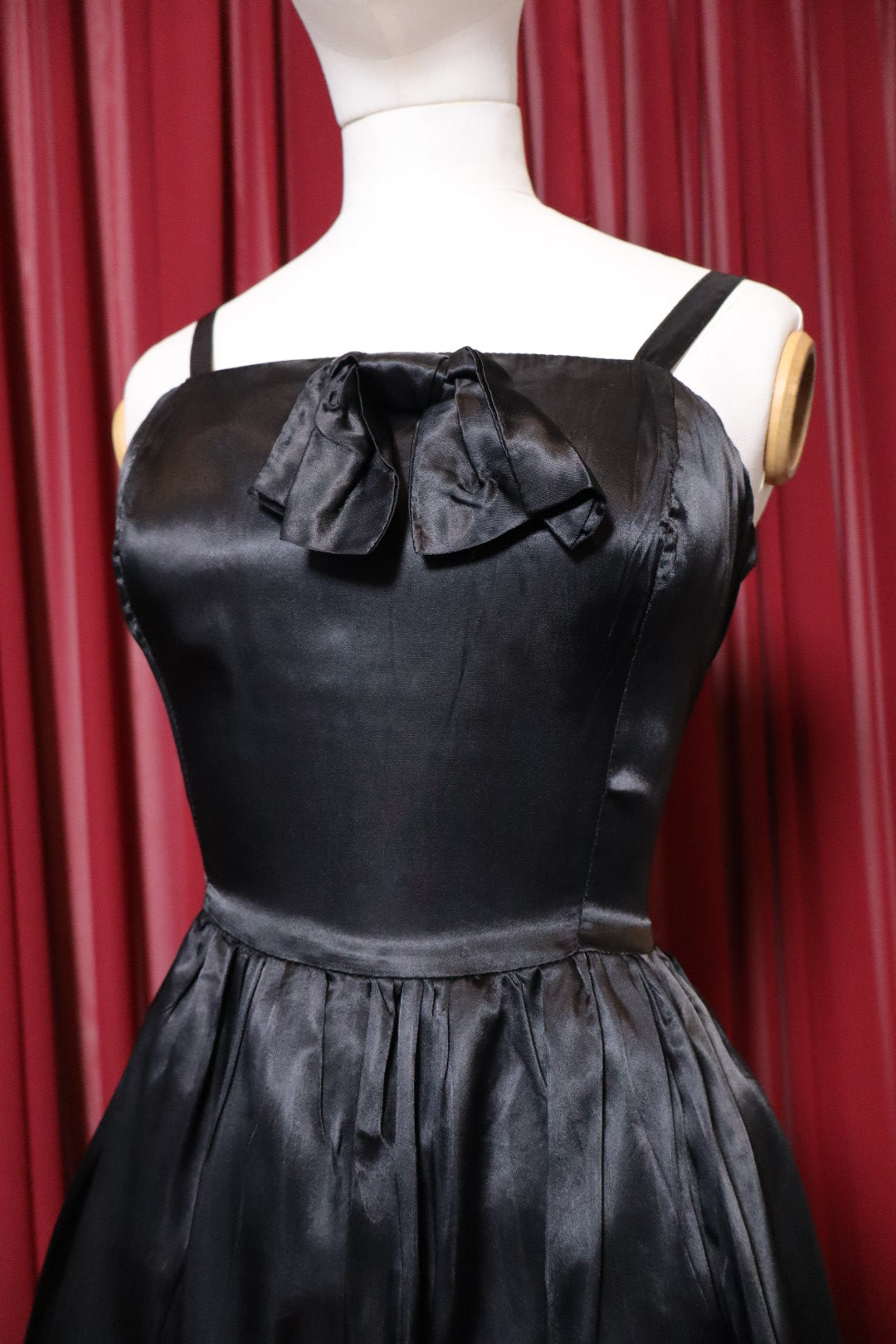 Satin black dress size M / L