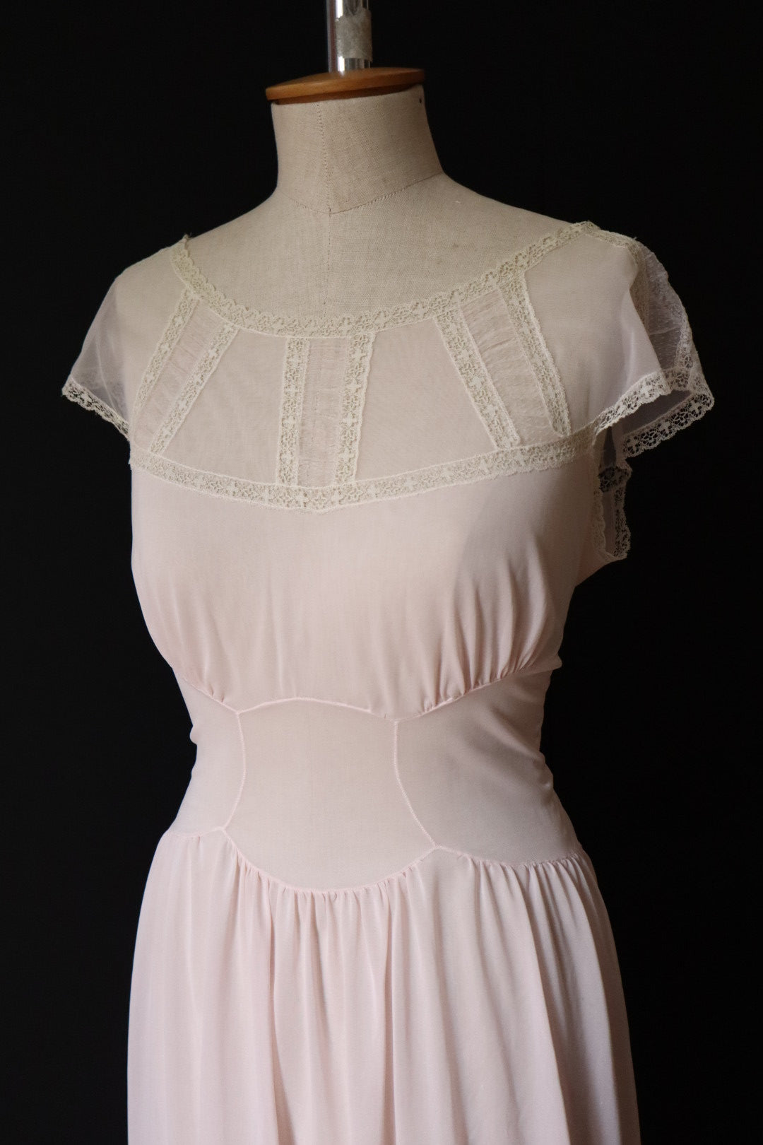 Delicate 1950’s soft pink transparent long slipdress size L