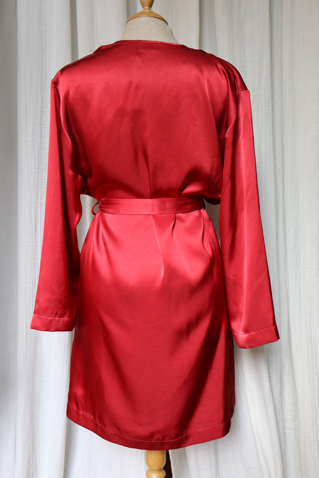 Red satin Marjolaine dressing robe  size S/M