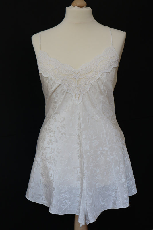 White satin & lace slipdress/body size L - XL