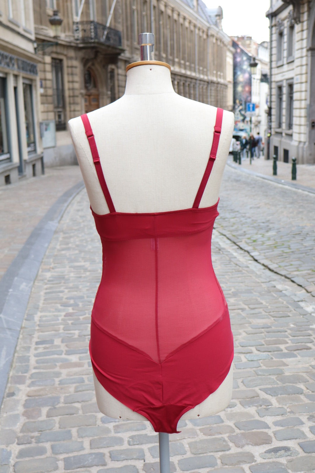 Red lace body with cups size EU80D - FR95D - US36D