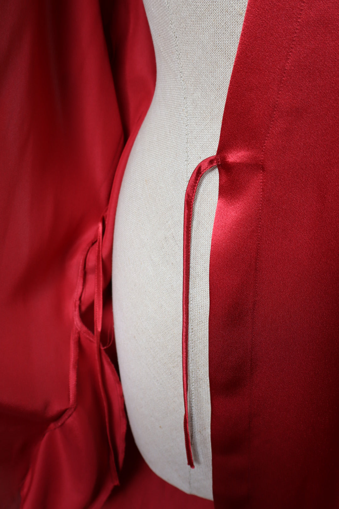 Red satin Marjolaine dressing robe  size S/M