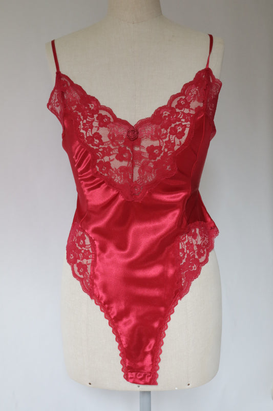 Red satin 1980’s body with lace details size Large