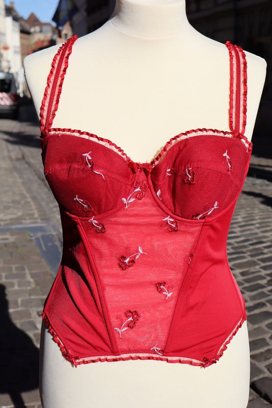 Red bustier size XL with lace details