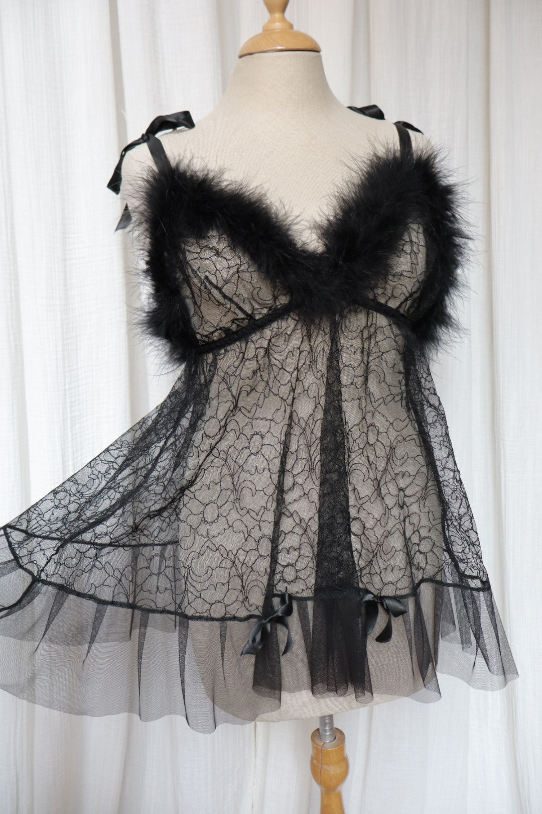 Lace & feather trim set: slipdress & dressing robe, size M (Made in France)