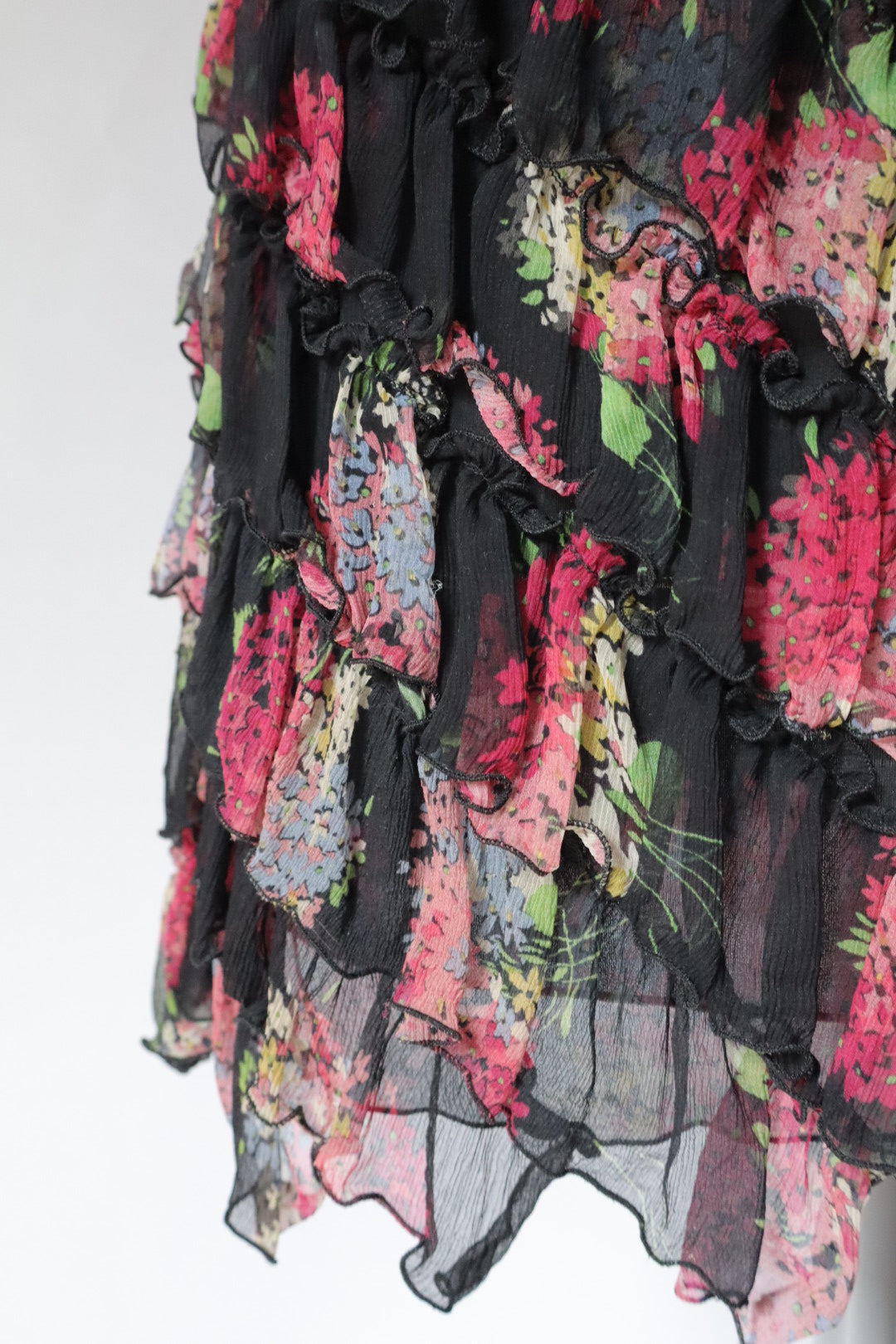 100% silk dress with flower print and ruffles. Size M
