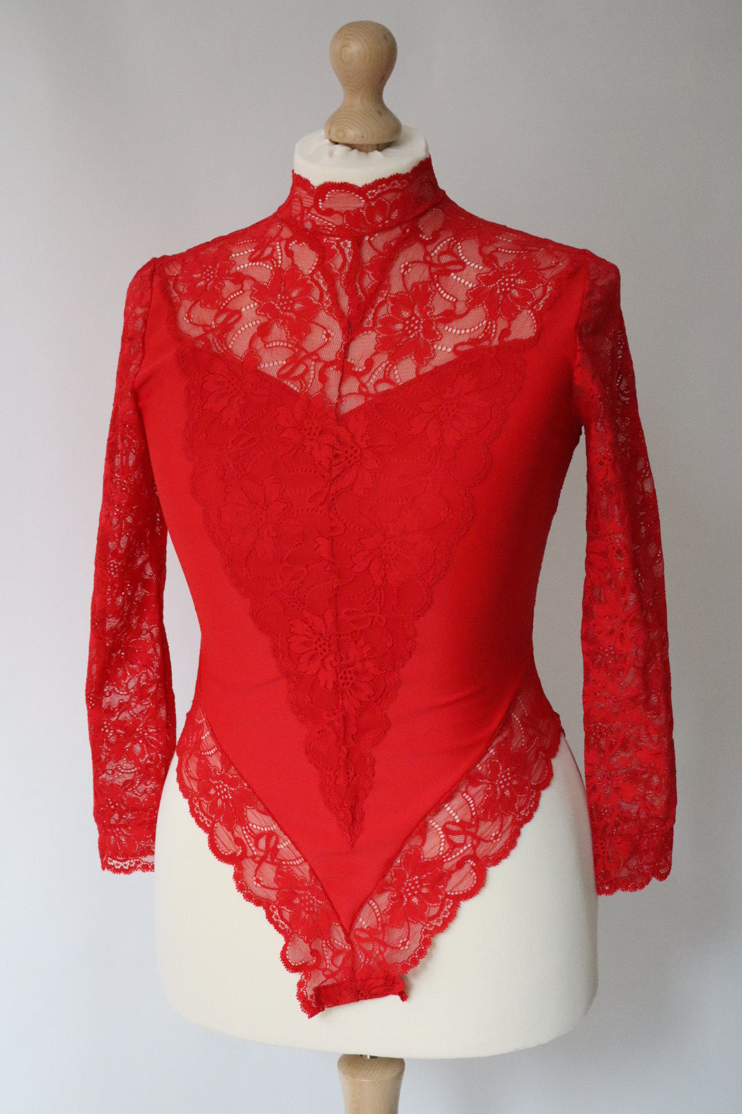 Red 1980’s body with lace - size XL
